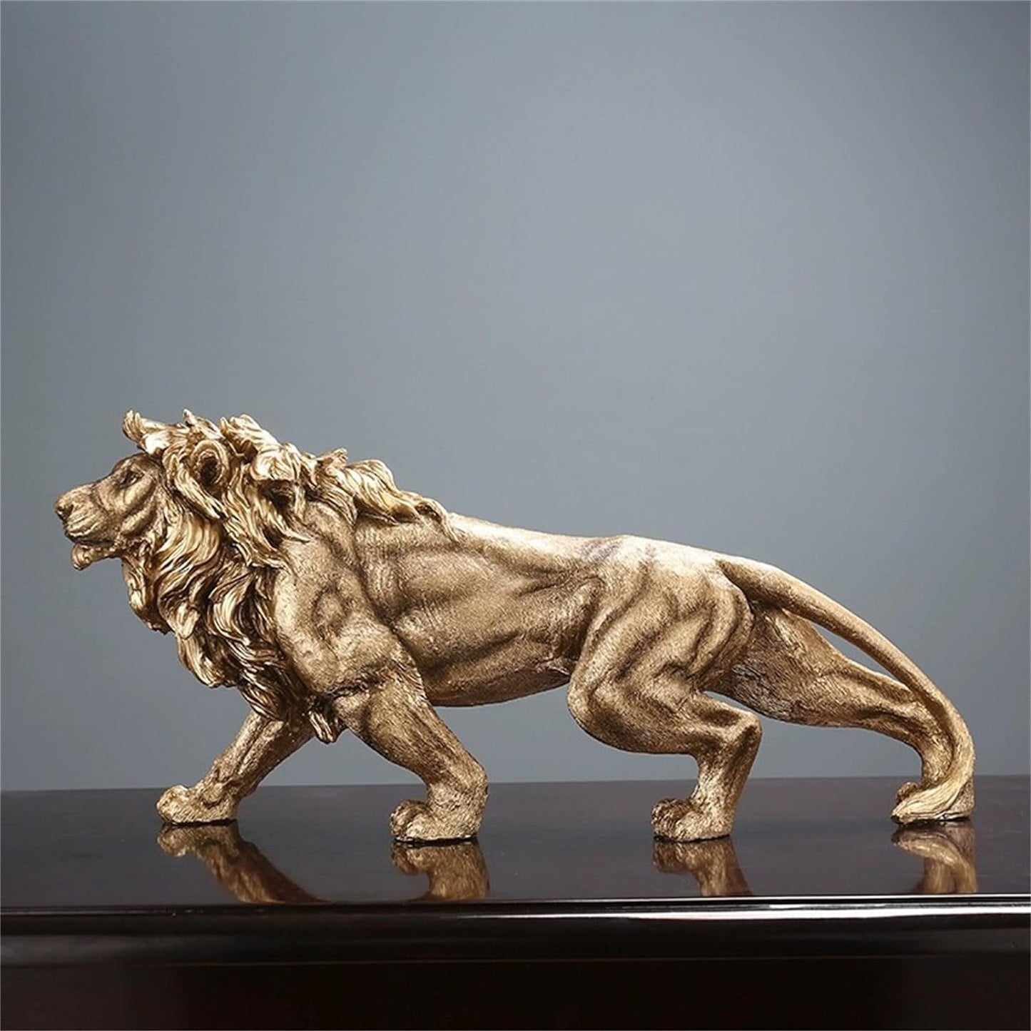 Lion Statue Elegant Craftsmanship Desktop Animal Figurine Crafts for home decoration.