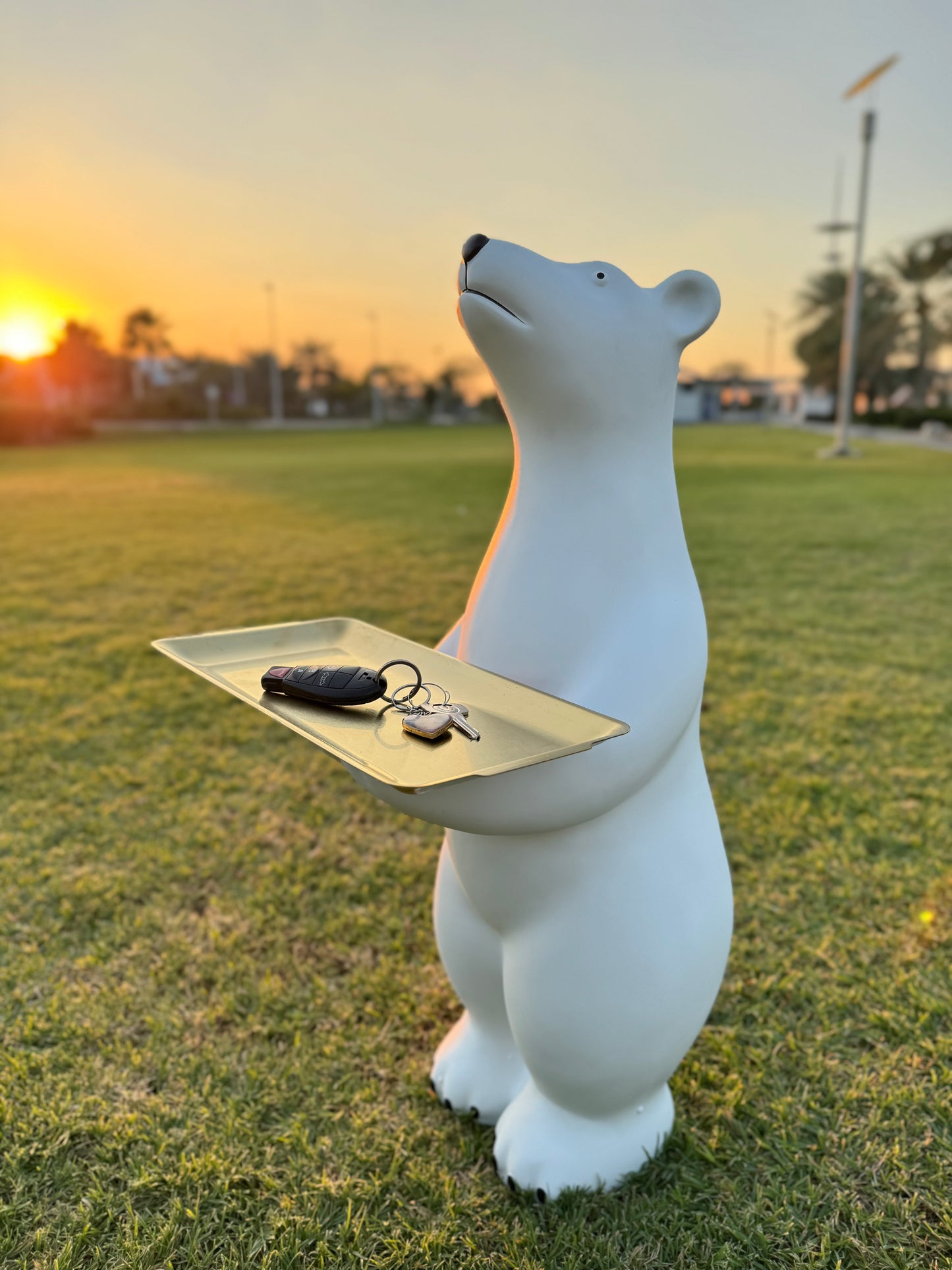 Polar Bear Sculpture Resin Figurine with Metal Tray for Stylish Home and Office Decor.