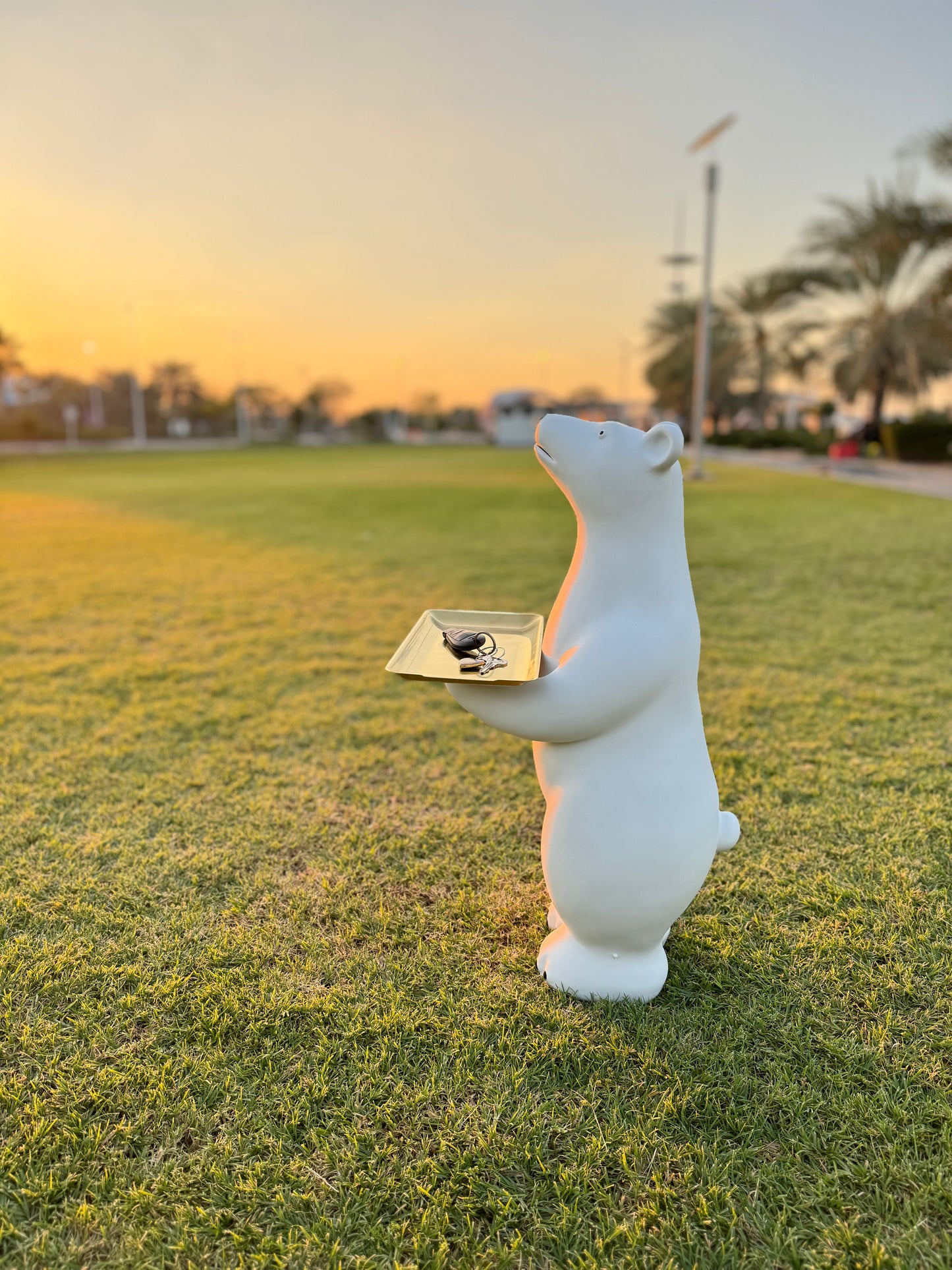 Polar Bear Sculpture Resin Figurine with Metal Tray for Stylish Home and Office Decor.