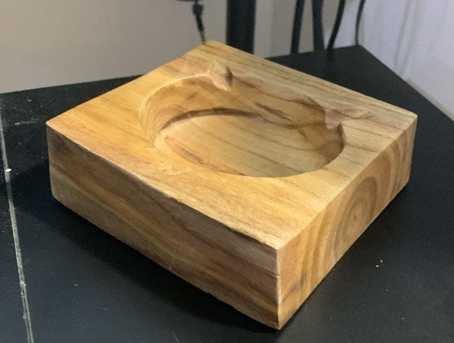 Vintage Solid Wood Ashtray: Nature-Inspired Elegance for Home and Office Decor.