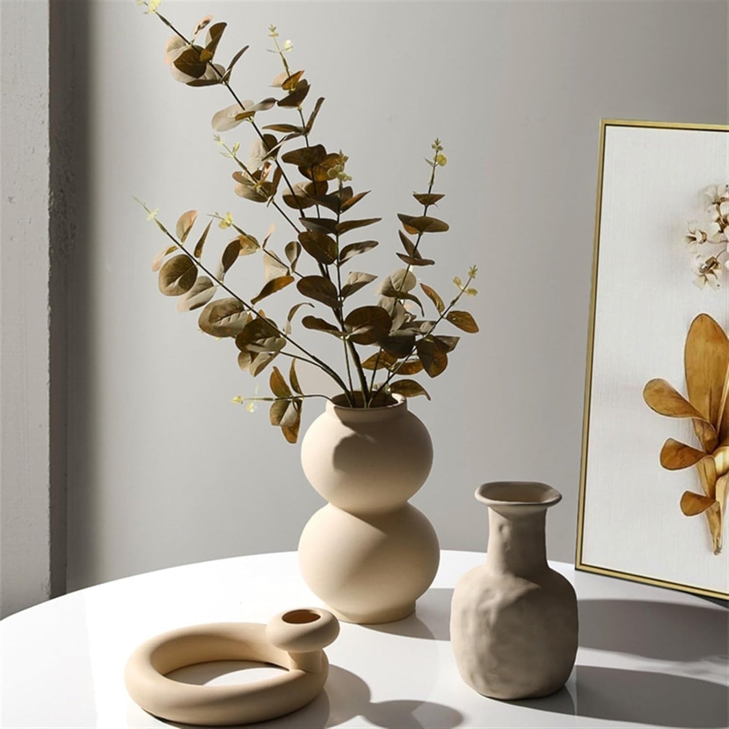 Spiral flower vase ,Modern White Ceramic Vase for Stylish Home Decor.